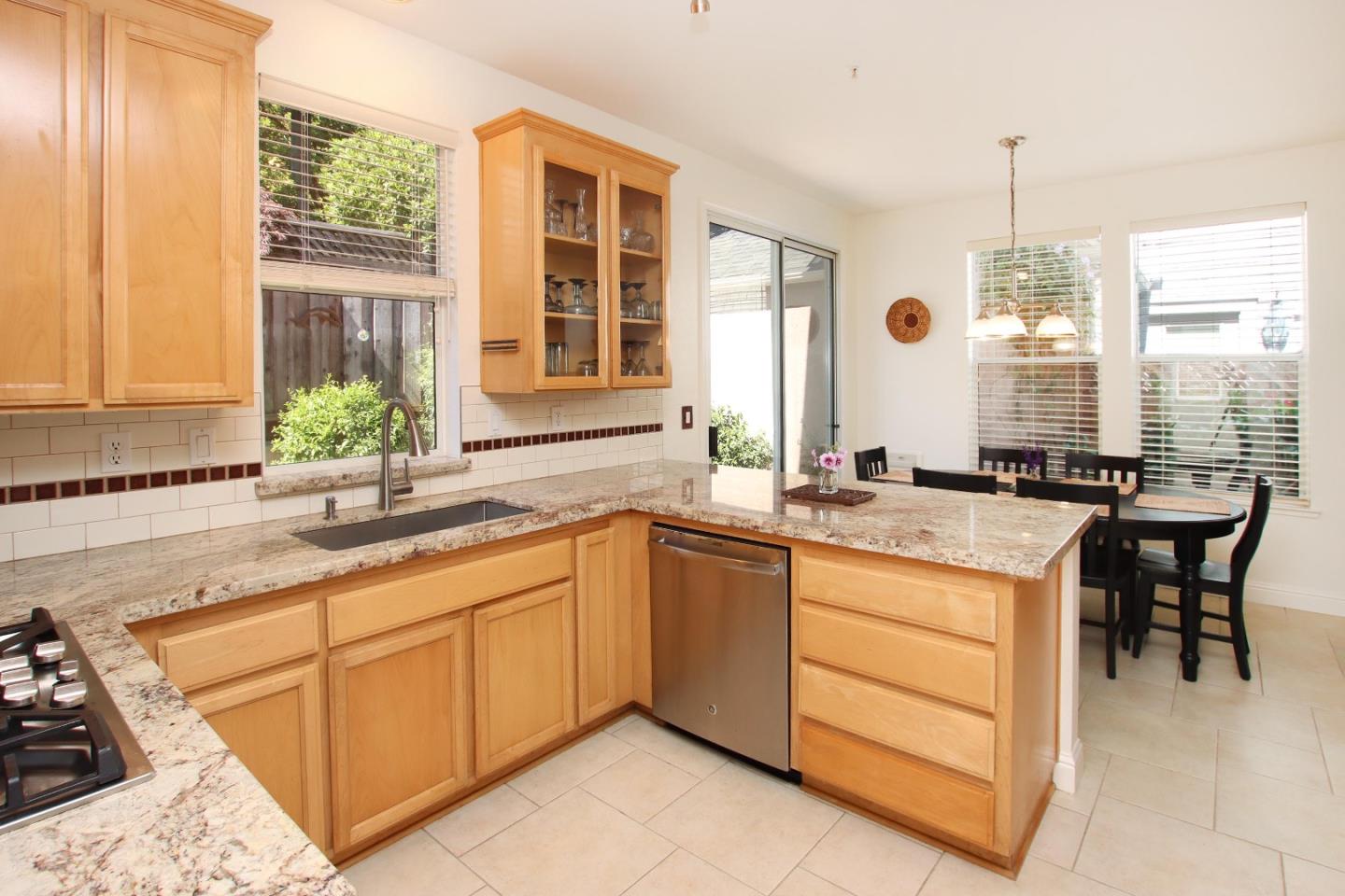 Detail Gallery Image 12 of 32 For 128 Robinson Ln, Santa Cruz,  CA 95060 - 3 Beds | 2/1 Baths