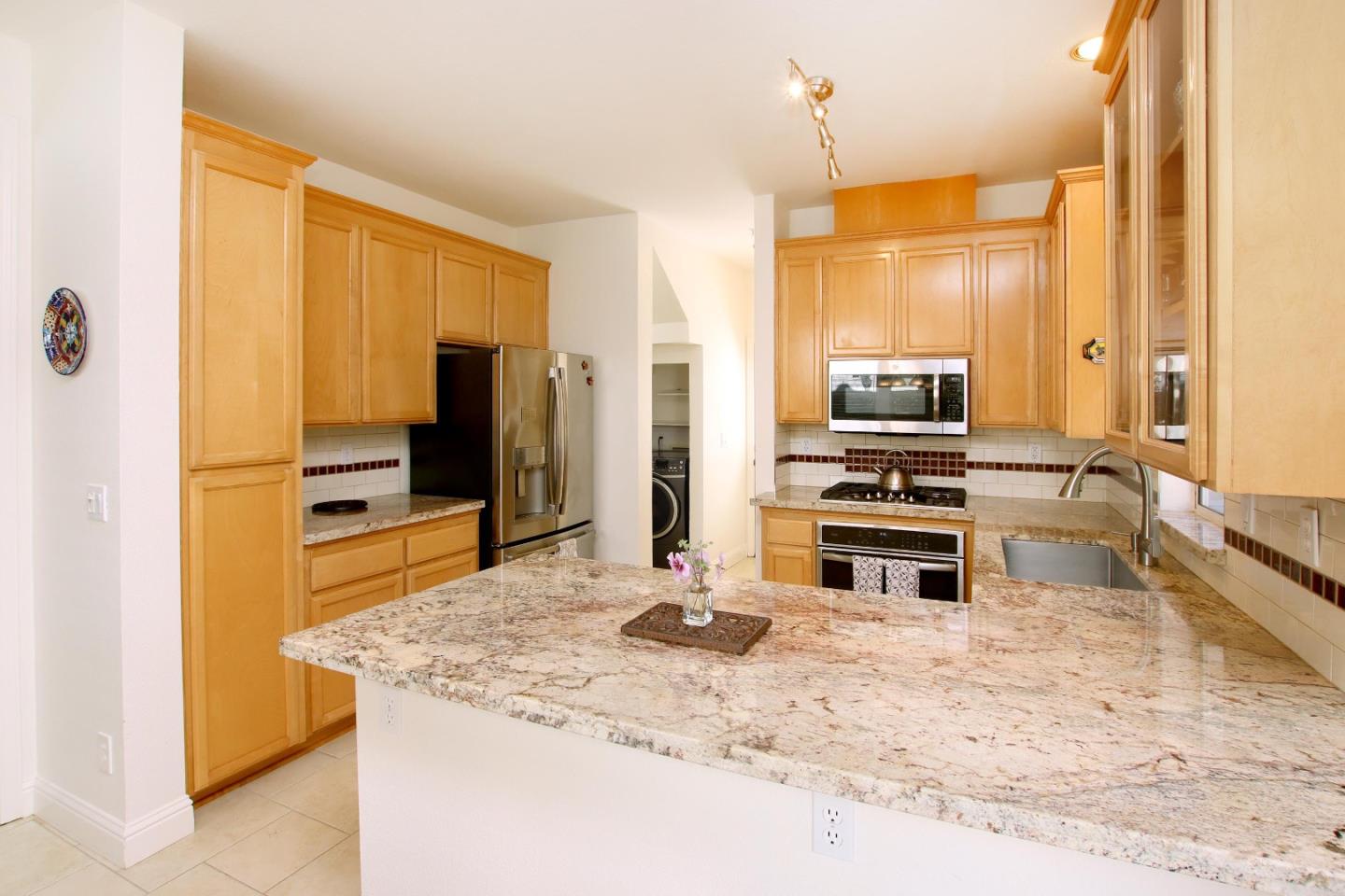 Detail Gallery Image 13 of 32 For 128 Robinson Ln, Santa Cruz,  CA 95060 - 3 Beds | 2/1 Baths