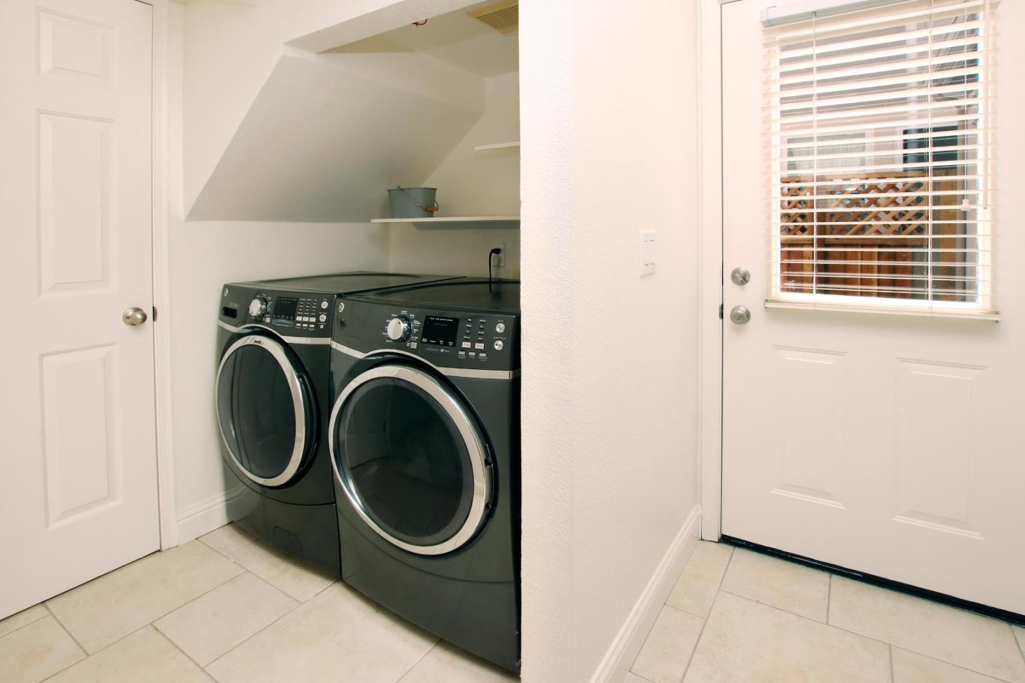 Detail Gallery Image 15 of 32 For 128 Robinson Ln, Santa Cruz,  CA 95060 - 3 Beds | 2/1 Baths