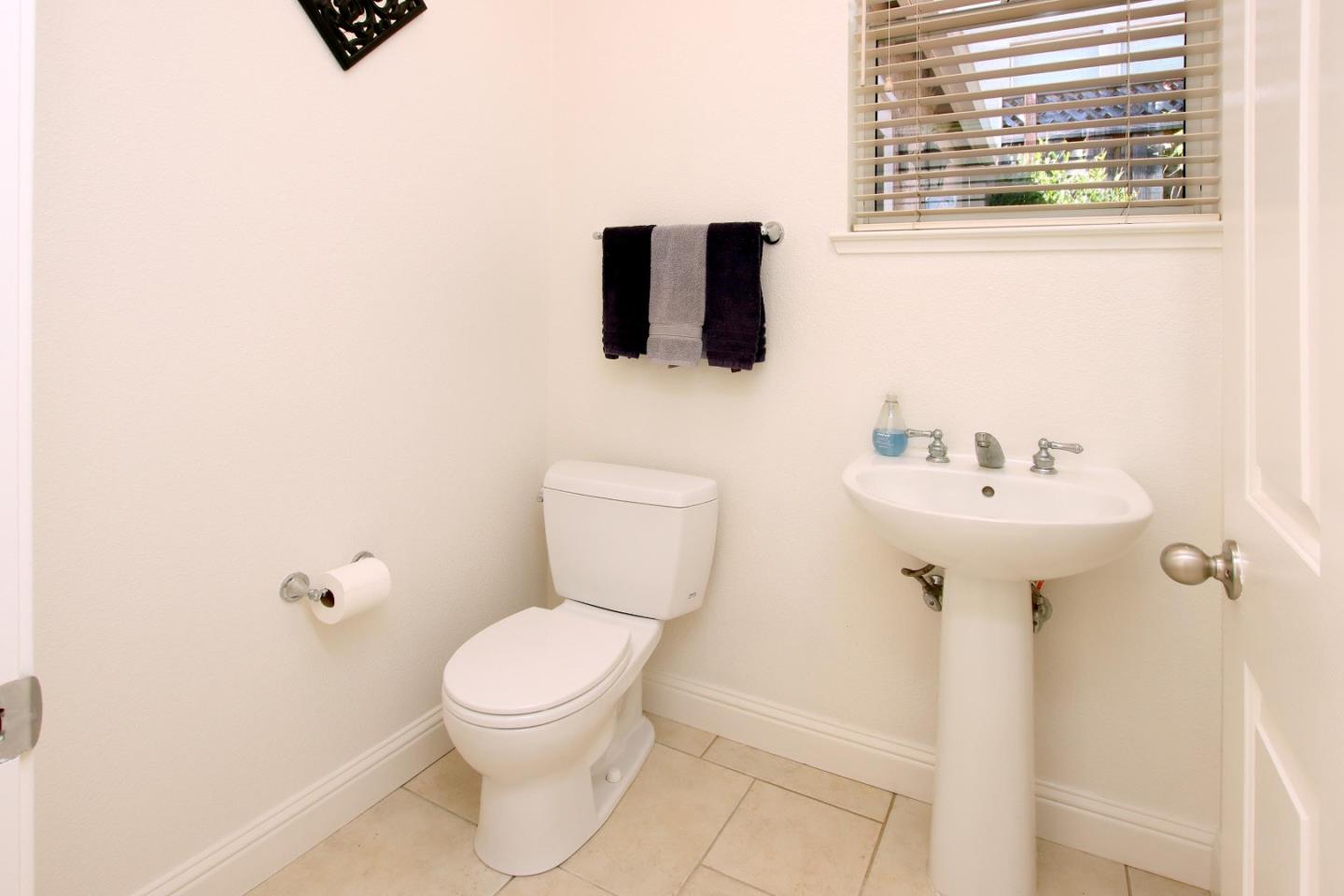 Detail Gallery Image 16 of 32 For 128 Robinson Ln, Santa Cruz,  CA 95060 - 3 Beds | 2/1 Baths