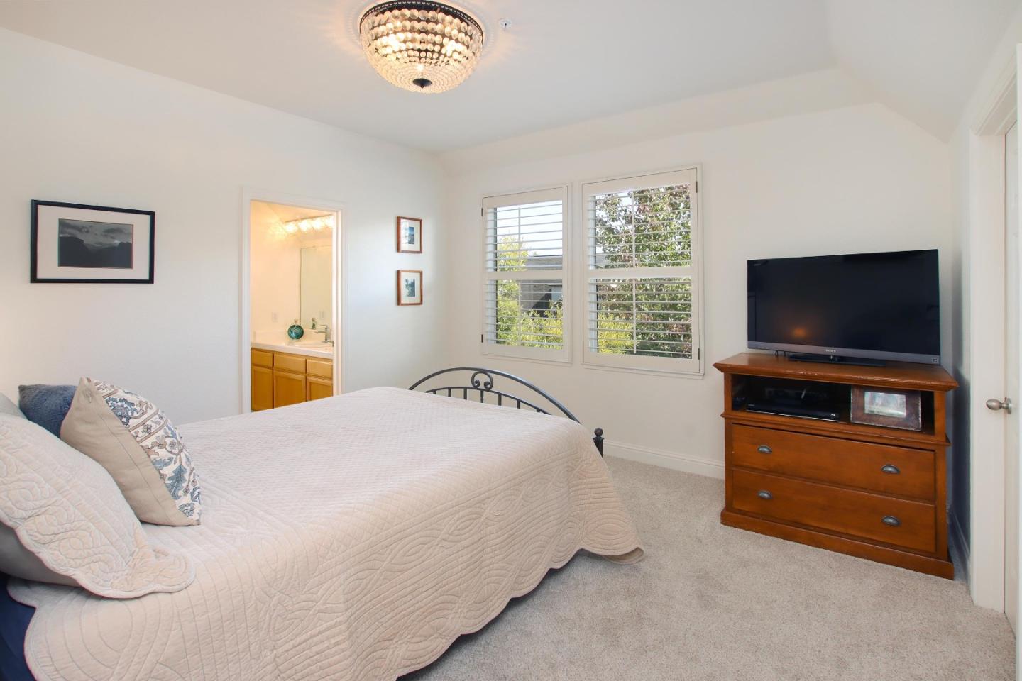 Detail Gallery Image 18 of 32 For 128 Robinson Ln, Santa Cruz,  CA 95060 - 3 Beds | 2/1 Baths
