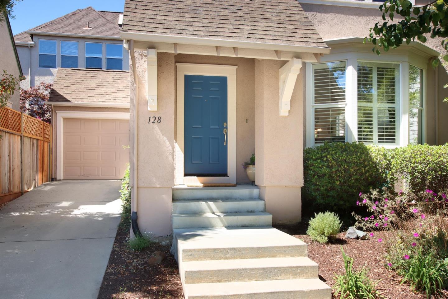 Detail Gallery Image 2 of 32 For 128 Robinson Ln, Santa Cruz,  CA 95060 - 3 Beds | 2/1 Baths