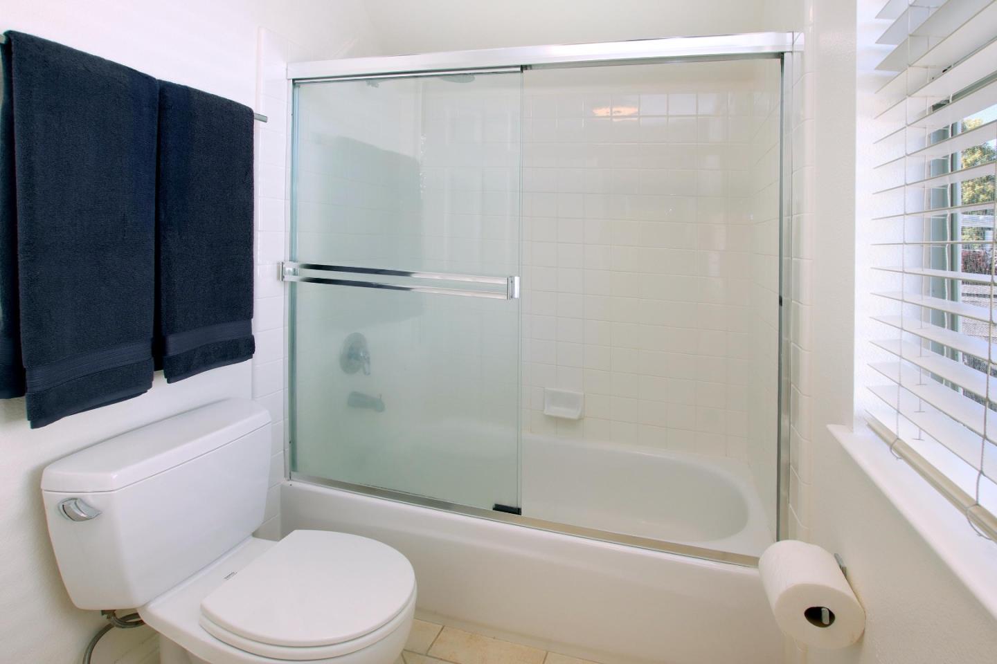 Detail Gallery Image 21 of 32 For 128 Robinson Ln, Santa Cruz,  CA 95060 - 3 Beds | 2/1 Baths
