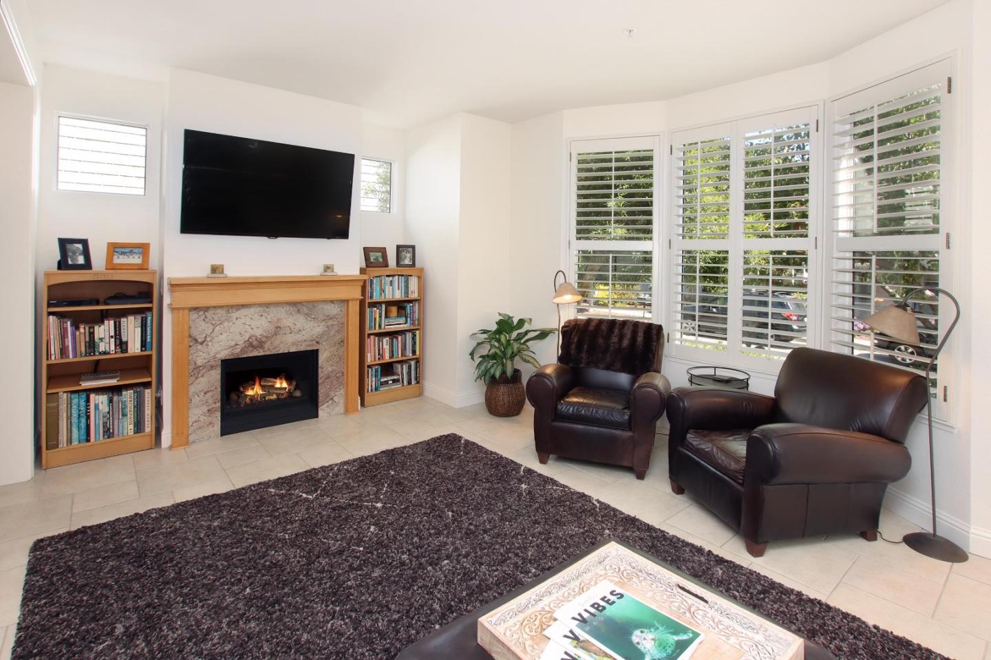 Detail Gallery Image 4 of 32 For 128 Robinson Ln, Santa Cruz,  CA 95060 - 3 Beds | 2/1 Baths