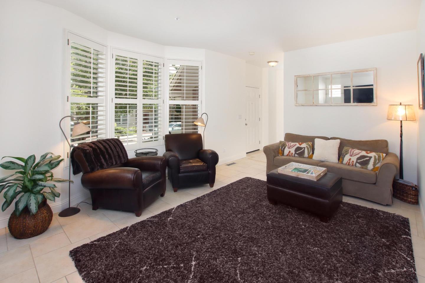 Detail Gallery Image 5 of 32 For 128 Robinson Ln, Santa Cruz,  CA 95060 - 3 Beds | 2/1 Baths
