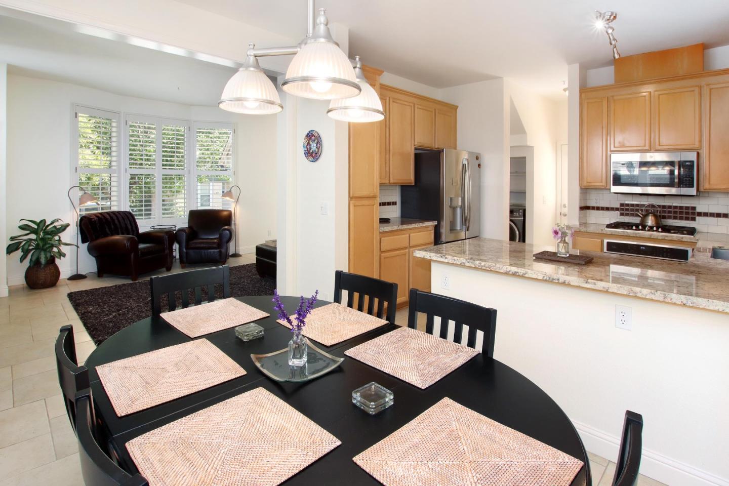 Detail Gallery Image 6 of 32 For 128 Robinson Ln, Santa Cruz,  CA 95060 - 3 Beds | 2/1 Baths
