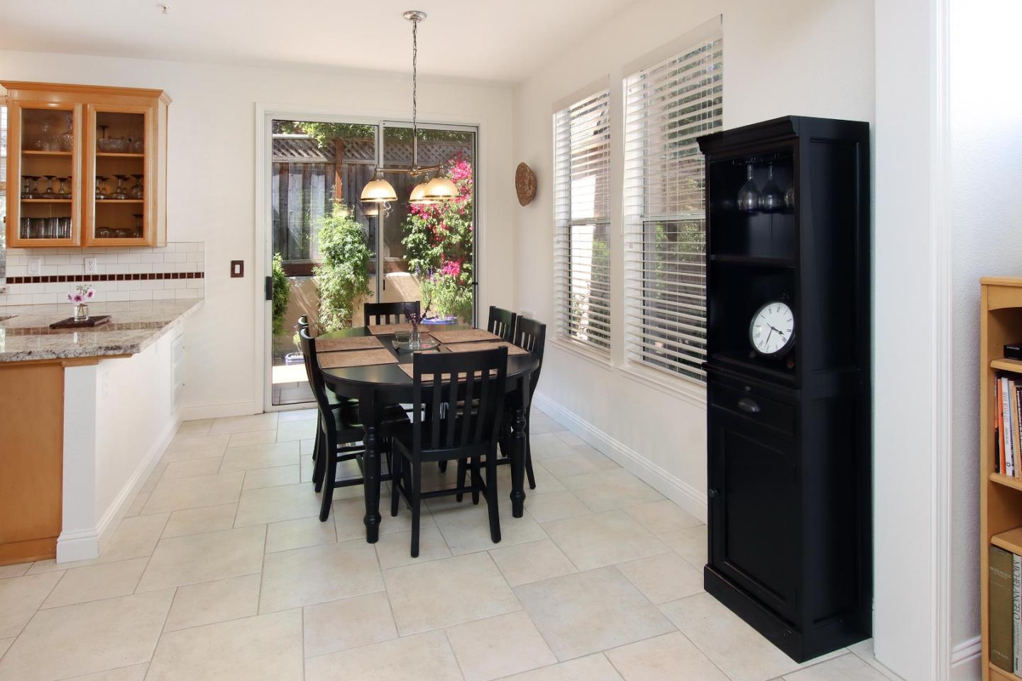 Detail Gallery Image 7 of 32 For 128 Robinson Ln, Santa Cruz,  CA 95060 - 3 Beds | 2/1 Baths