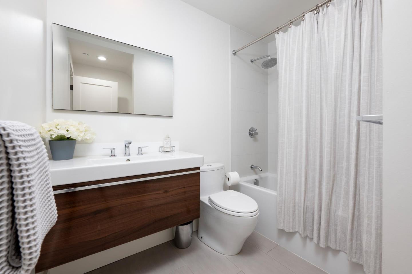 Detail Gallery Image 22 of 27 For 48 Middlegate St, Atherton,  CA 94027 - 5 Beds | 3/1 Baths