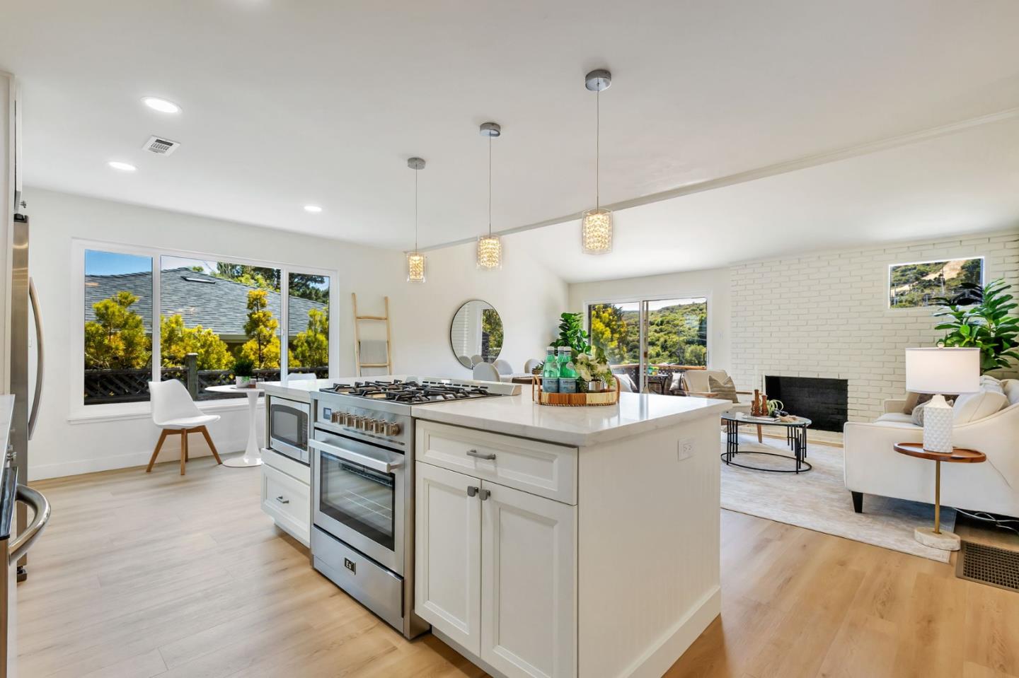 Detail Gallery Image 10 of 38 For 1890 Claremont Dr, San Bruno,  CA 94066 - 3 Beds | 2 Baths