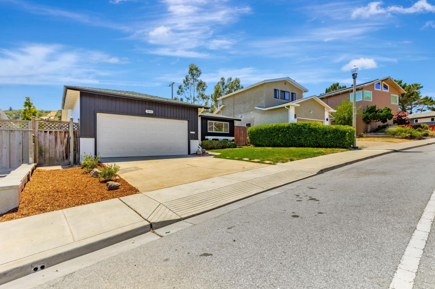 Detail Gallery Image 2 of 38 For 1890 Claremont Dr, San Bruno,  CA 94066 - 3 Beds | 2 Baths