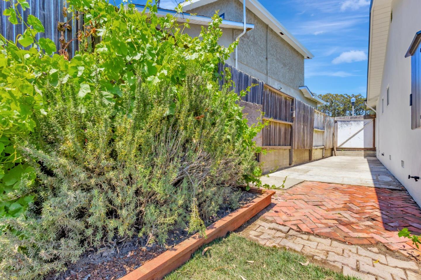 Detail Gallery Image 37 of 38 For 1890 Claremont Dr, San Bruno,  CA 94066 - 3 Beds | 2 Baths