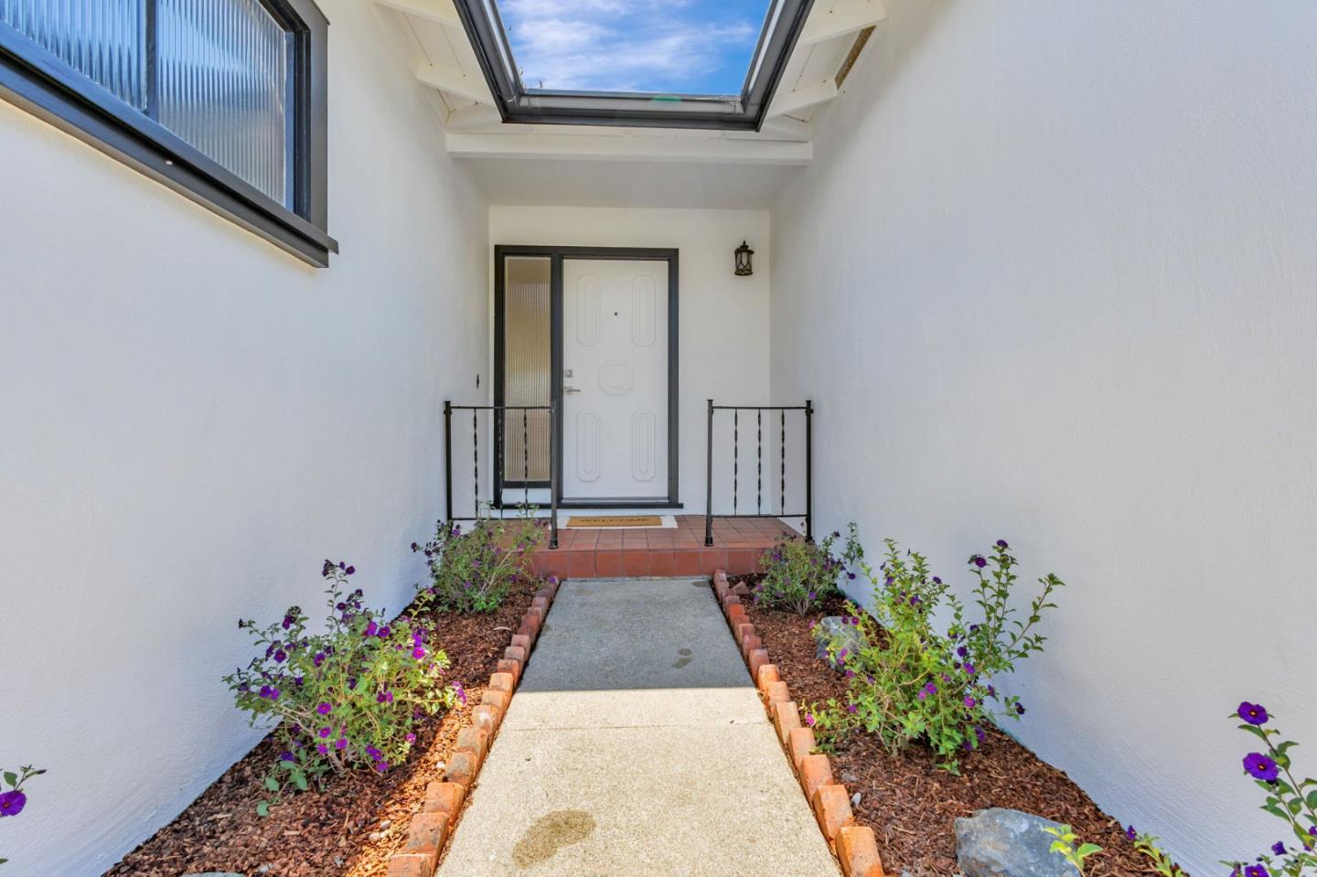 Detail Gallery Image 4 of 38 For 1890 Claremont Dr, San Bruno,  CA 94066 - 3 Beds | 2 Baths