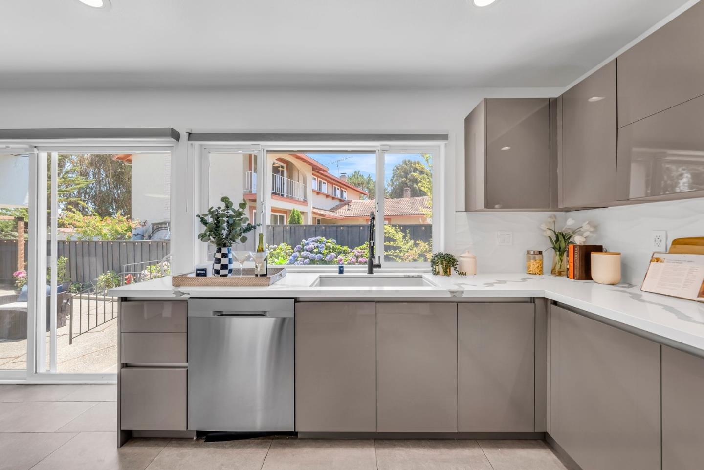Detail Gallery Image 19 of 78 For 6 Whitecliff Ct, San Mateo,  CA 94402 - 4 Beds | 3 Baths