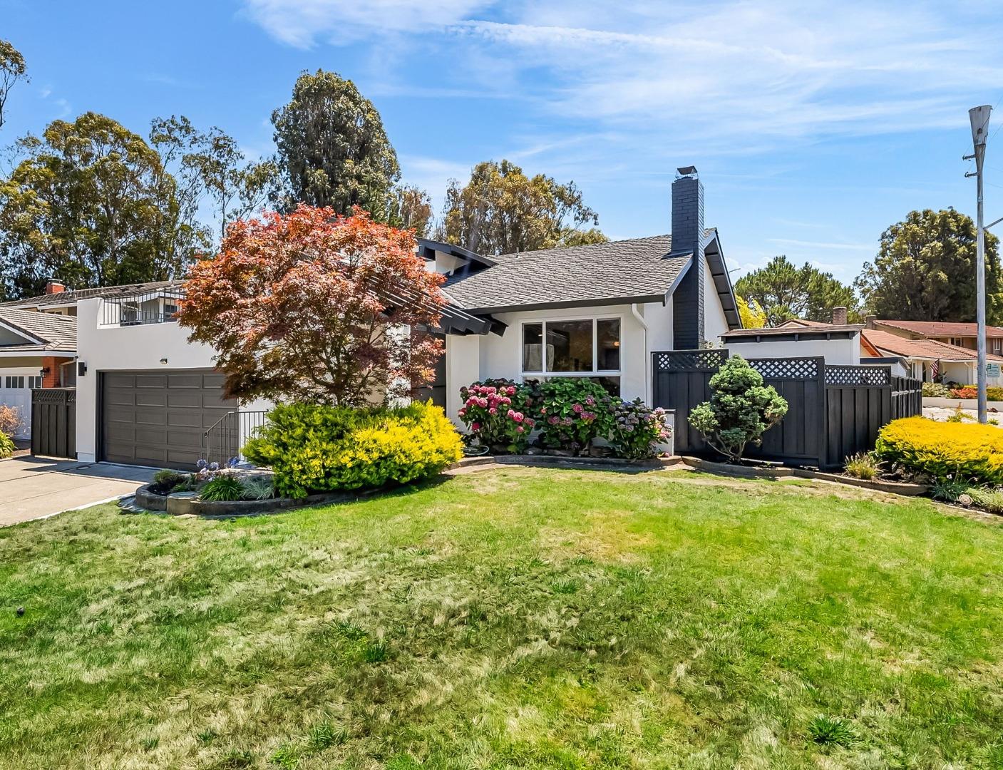 Detail Gallery Image 2 of 78 For 6 Whitecliff Ct, San Mateo,  CA 94402 - 4 Beds | 3 Baths