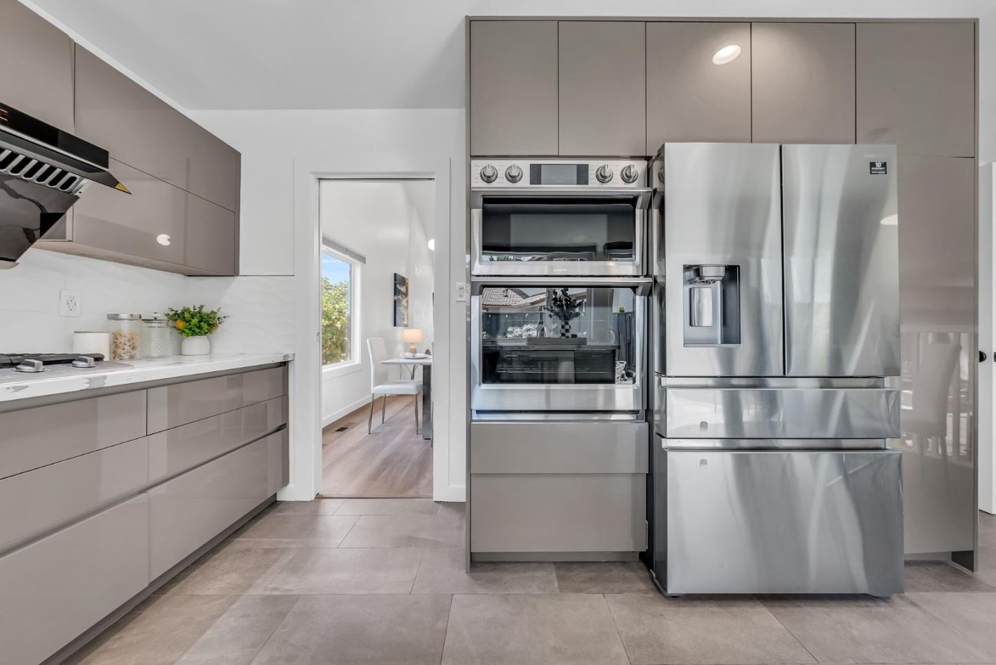 Detail Gallery Image 21 of 78 For 6 Whitecliff Ct, San Mateo,  CA 94402 - 4 Beds | 3 Baths