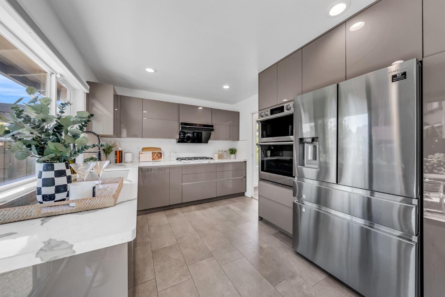 Detail Gallery Image 22 of 78 For 6 Whitecliff Ct, San Mateo,  CA 94402 - 4 Beds | 3 Baths
