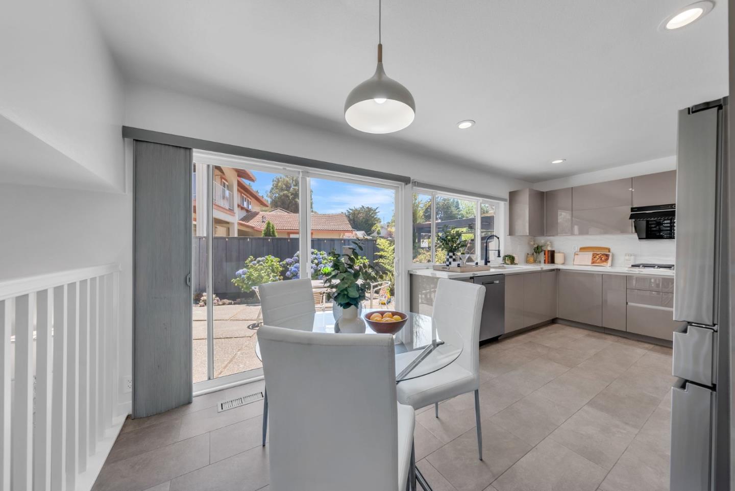 Detail Gallery Image 24 of 78 For 6 Whitecliff Ct, San Mateo,  CA 94402 - 4 Beds | 3 Baths