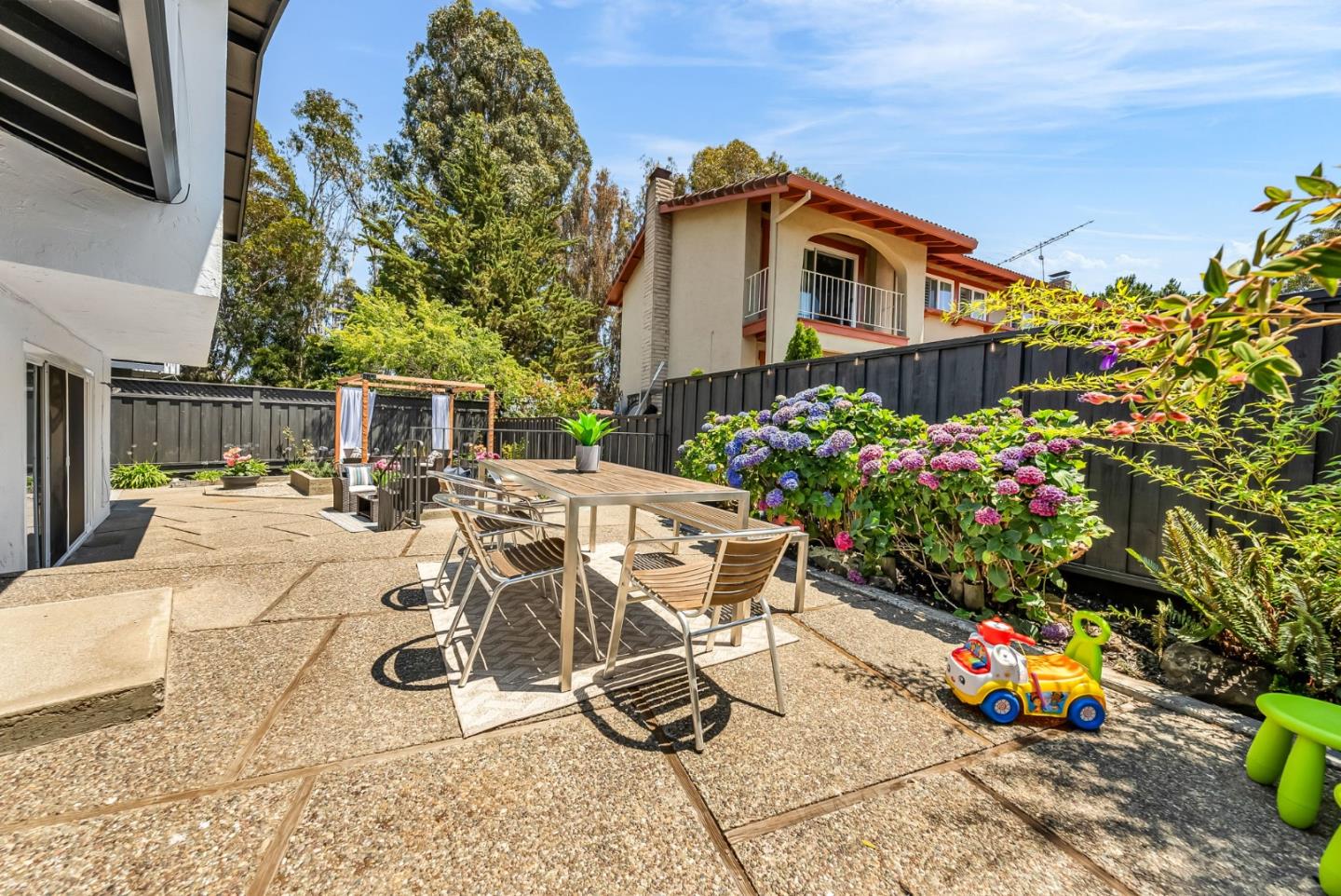 Detail Gallery Image 56 of 78 For 6 Whitecliff Ct, San Mateo,  CA 94402 - 4 Beds | 3 Baths