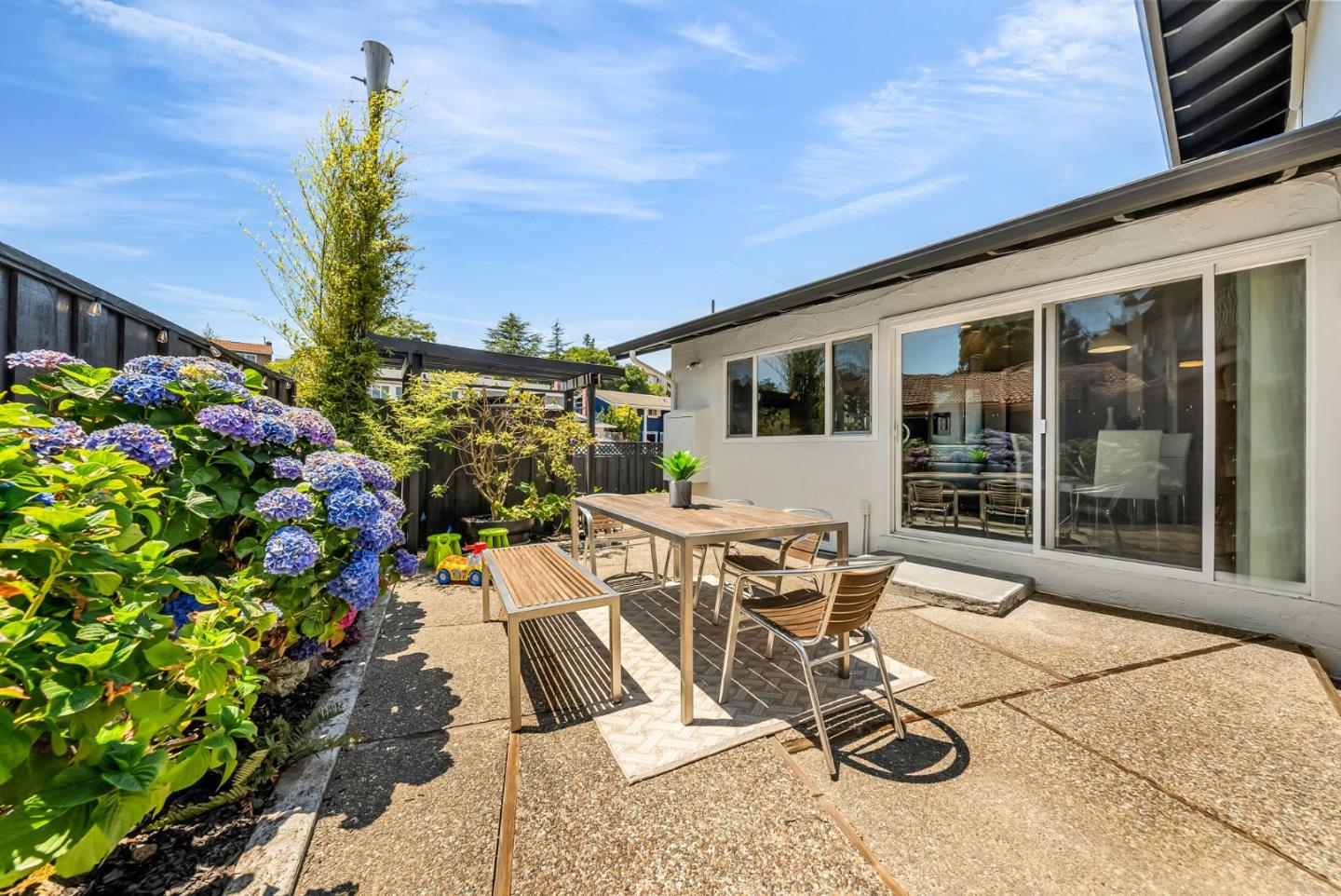 Detail Gallery Image 57 of 78 For 6 Whitecliff Ct, San Mateo,  CA 94402 - 4 Beds | 3 Baths