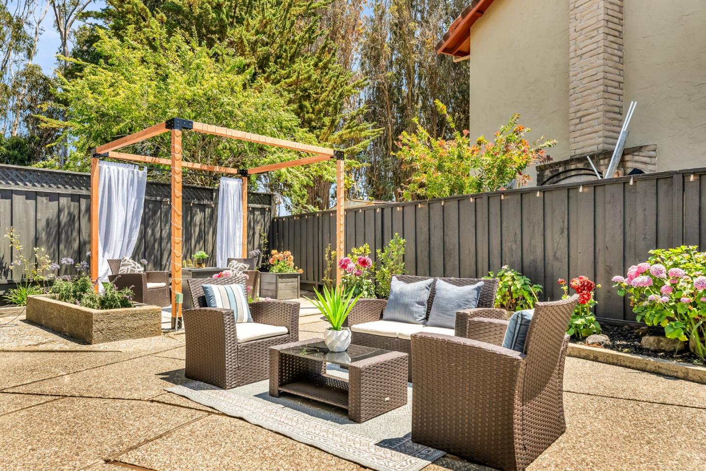 Detail Gallery Image 59 of 78 For 6 Whitecliff Ct, San Mateo,  CA 94402 - 4 Beds | 3 Baths