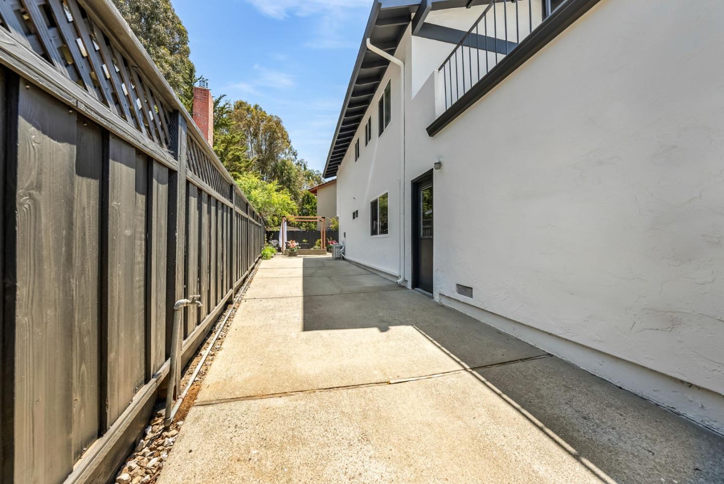 Detail Gallery Image 61 of 78 For 6 Whitecliff Ct, San Mateo,  CA 94402 - 4 Beds | 3 Baths