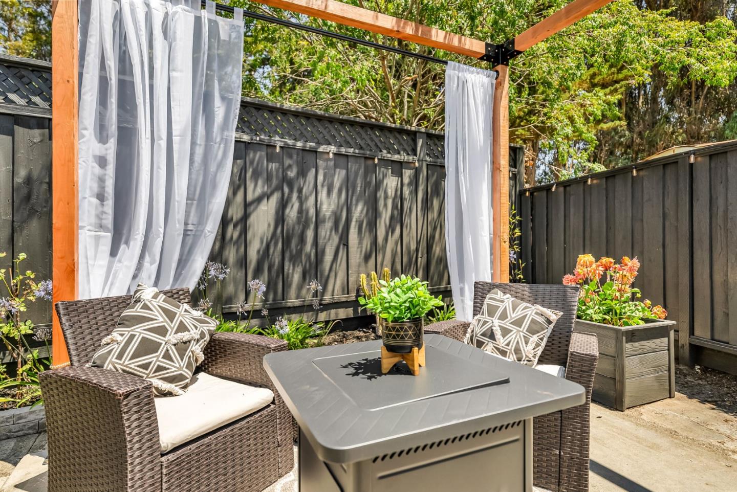 Detail Gallery Image 65 of 78 For 6 Whitecliff Ct, San Mateo,  CA 94402 - 4 Beds | 3 Baths
