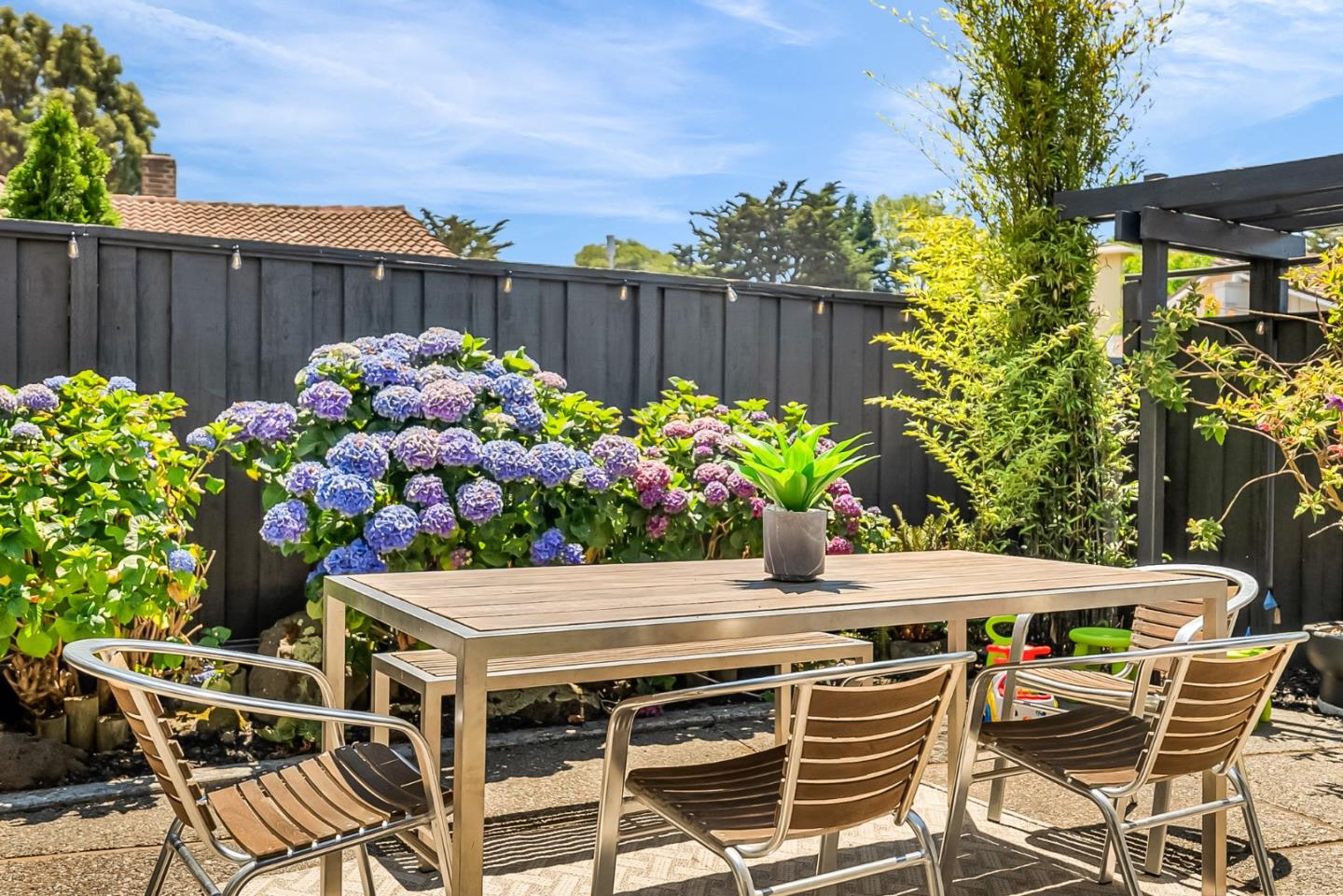 Detail Gallery Image 67 of 78 For 6 Whitecliff Ct, San Mateo,  CA 94402 - 4 Beds | 3 Baths