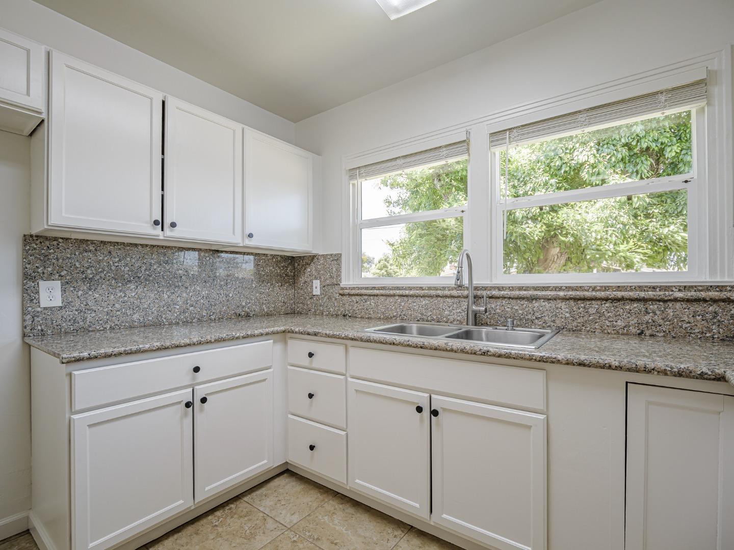 Detail Gallery Image 13 of 35 For 1233 Monroe St, Salinas,  CA 93906 - 3 Beds | 2 Baths
