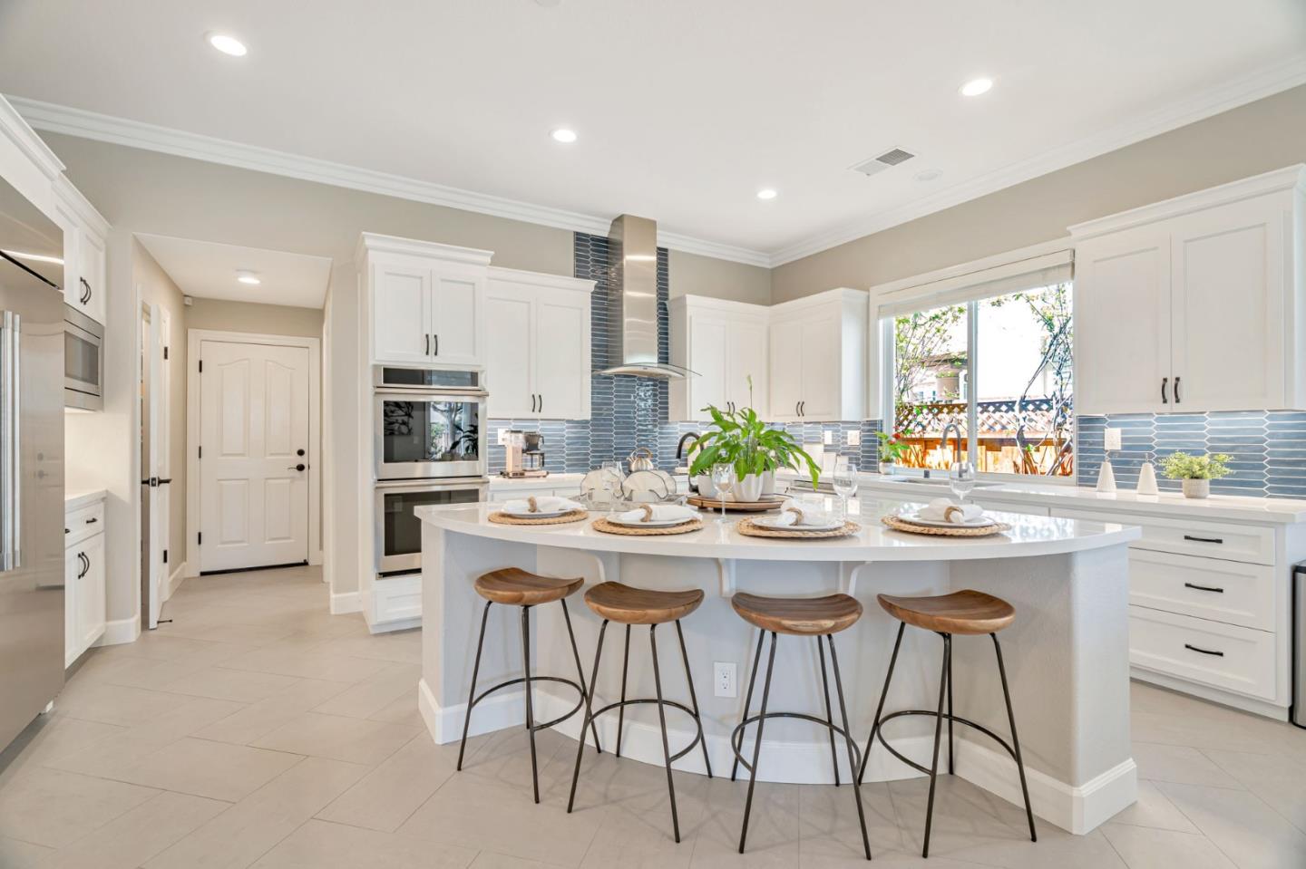 Detail Gallery Image 13 of 77 For 5978 Gleneagles Cir, San Jose,  CA 95138 - 5 Beds | 4/1 Baths