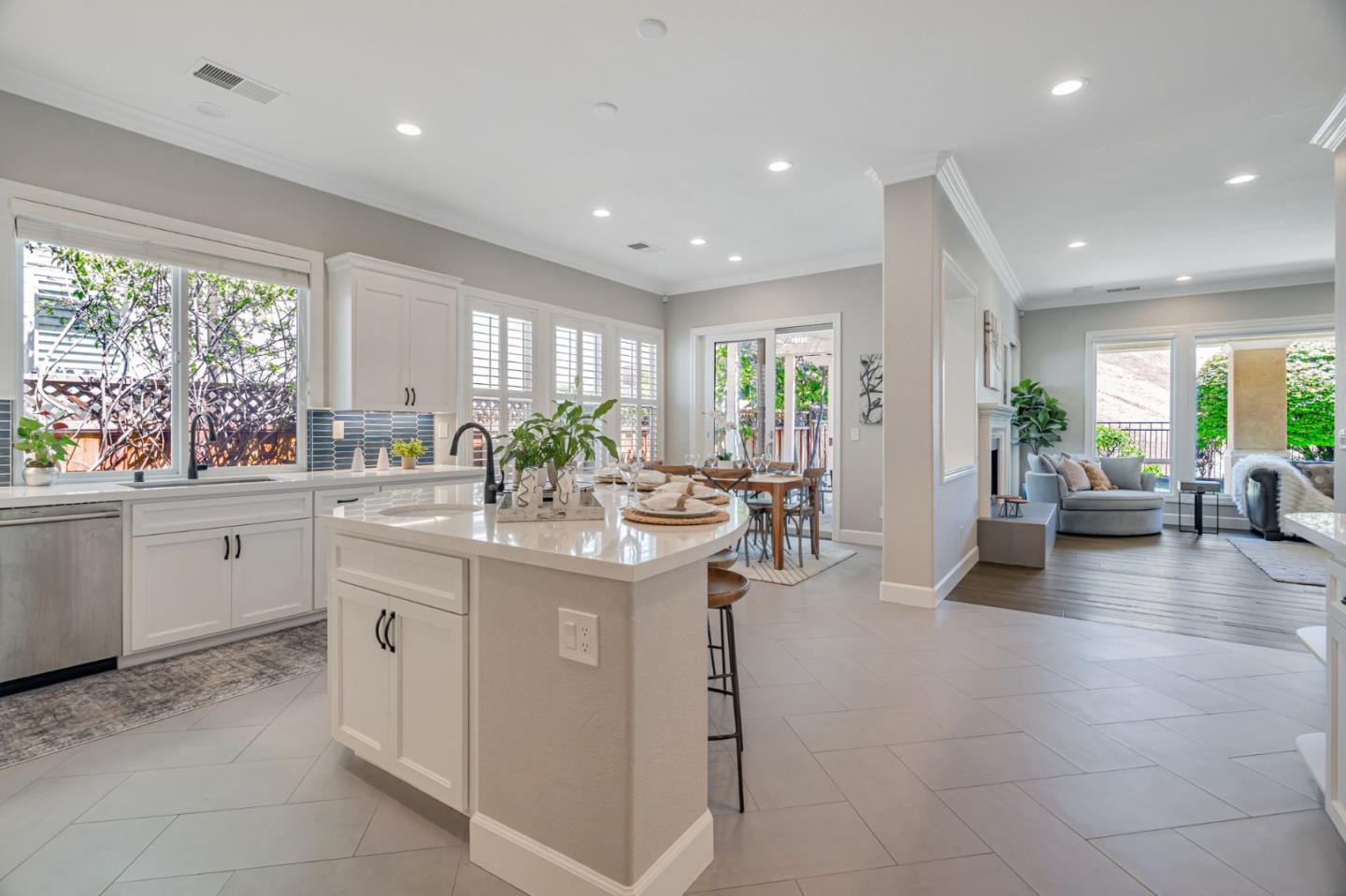 Detail Gallery Image 15 of 77 For 5978 Gleneagles Cir, San Jose,  CA 95138 - 5 Beds | 4/1 Baths