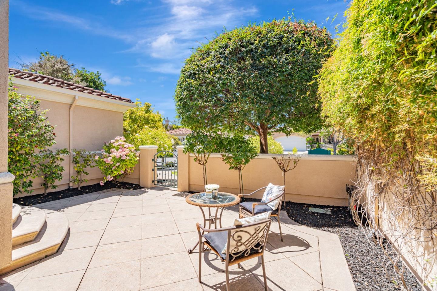 Detail Gallery Image 4 of 77 For 5978 Gleneagles Cir, San Jose,  CA 95138 - 5 Beds | 4/1 Baths