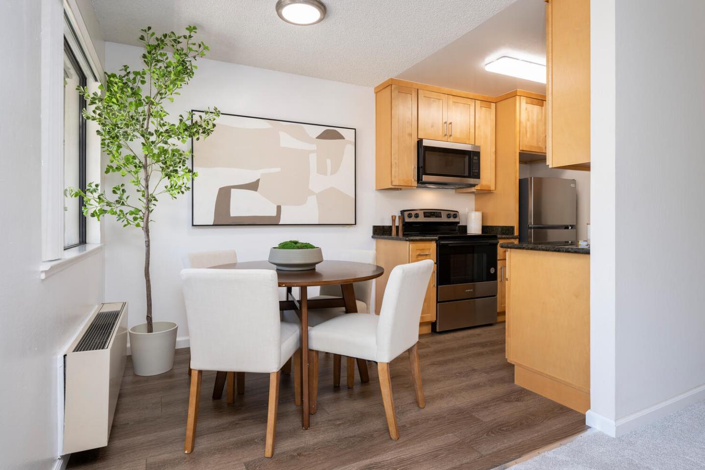 Detail Gallery Image 3 of 15 For 940 Kiely Blvd #C,  Santa Clara,  CA 95051 - 2 Beds | 1 Baths