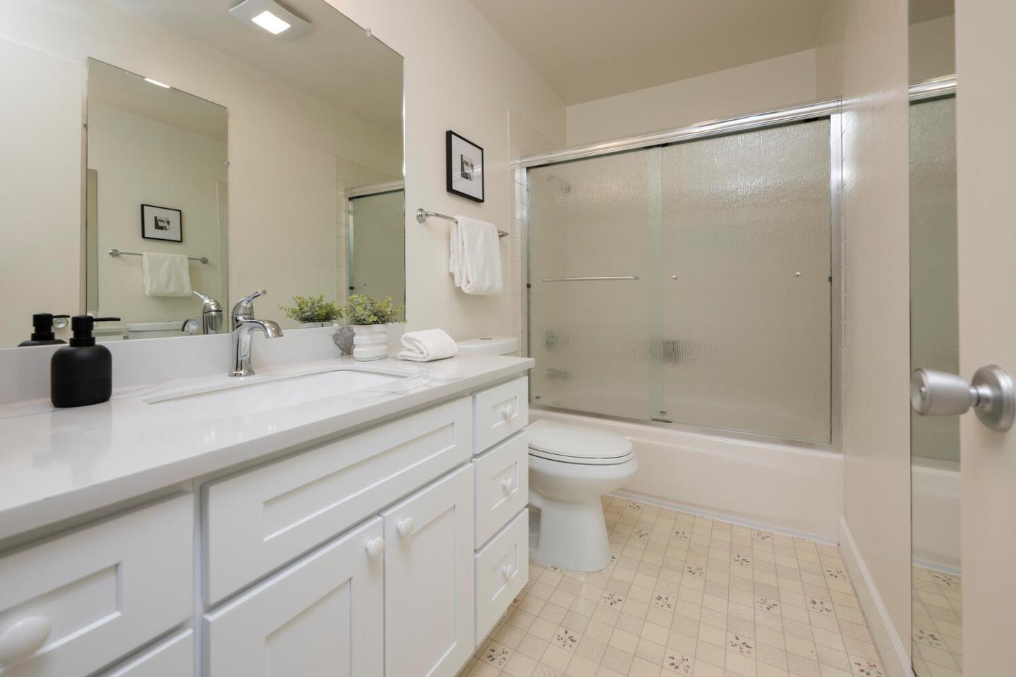 Detail Gallery Image 9 of 15 For 940 Kiely Blvd #C,  Santa Clara,  CA 95051 - 2 Beds | 1 Baths