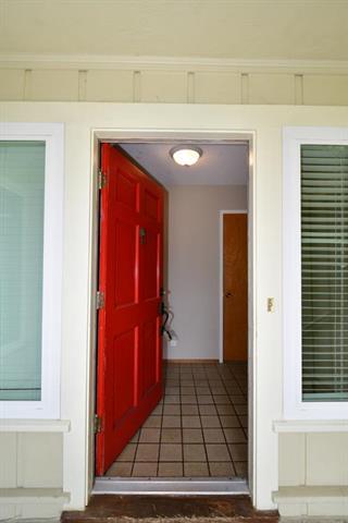 Detail Gallery Image 3 of 28 For 2756 Comstock Cir, Belmont,  CA 94002 - 4 Beds | 3 Baths