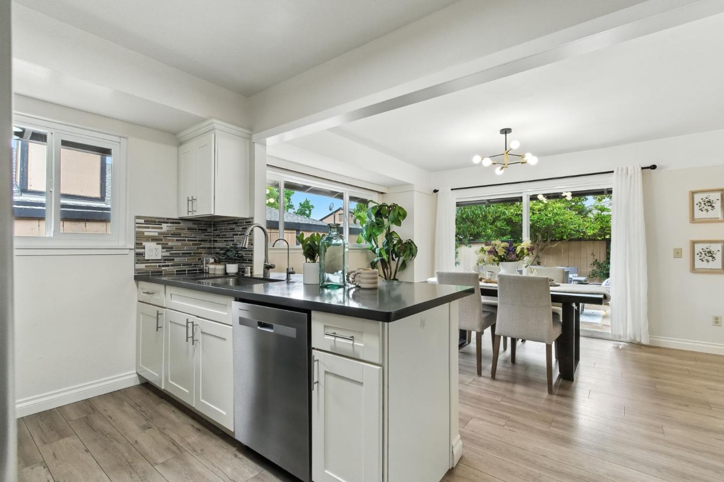 Detail Gallery Image 10 of 31 For 1180 Blackberry Ter, Sunnyvale,  CA 94087 - 2 Beds | 2 Baths