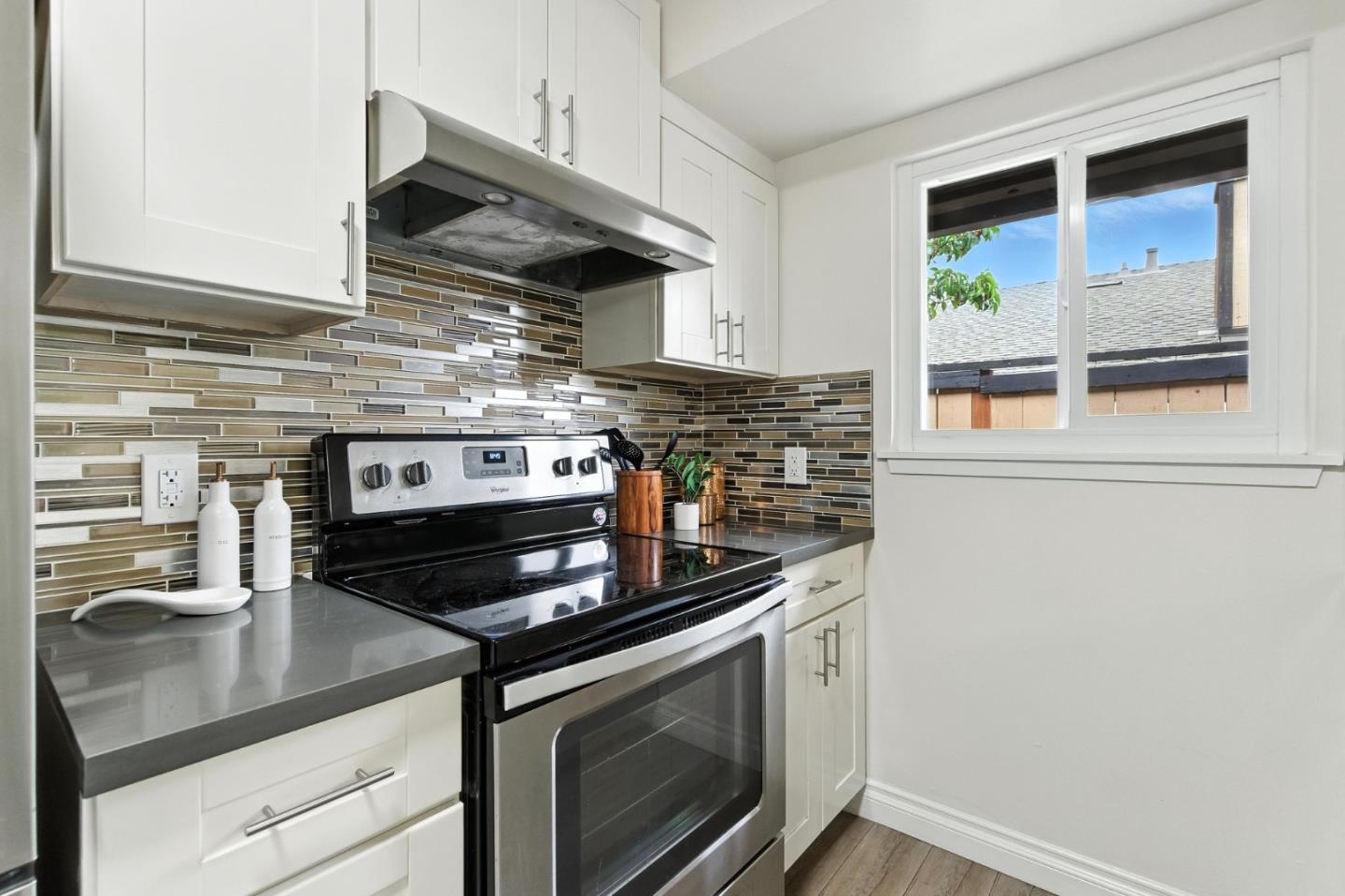 Detail Gallery Image 13 of 31 For 1180 Blackberry Ter, Sunnyvale,  CA 94087 - 2 Beds | 2 Baths