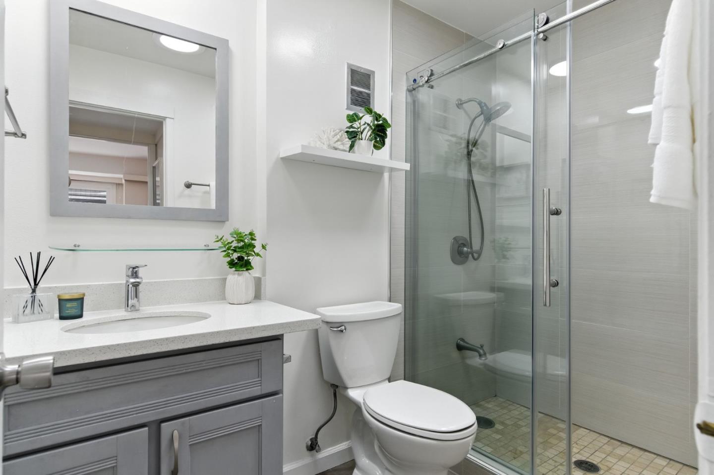 Detail Gallery Image 23 of 31 For 1180 Blackberry Ter, Sunnyvale,  CA 94087 - 2 Beds | 2 Baths