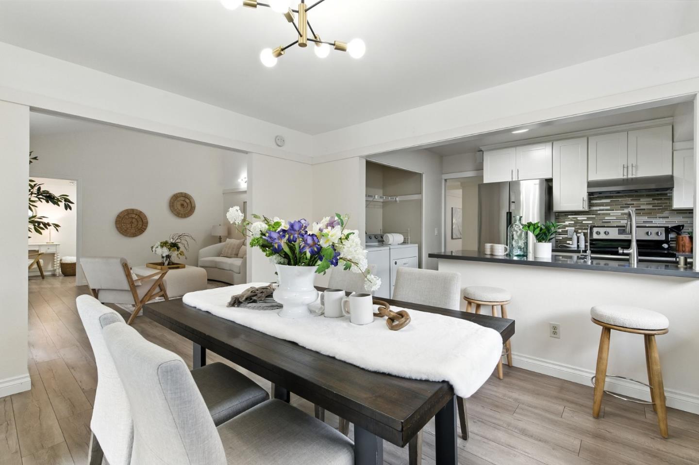 Detail Gallery Image 3 of 31 For 1180 Blackberry Ter, Sunnyvale,  CA 94087 - 2 Beds | 2 Baths