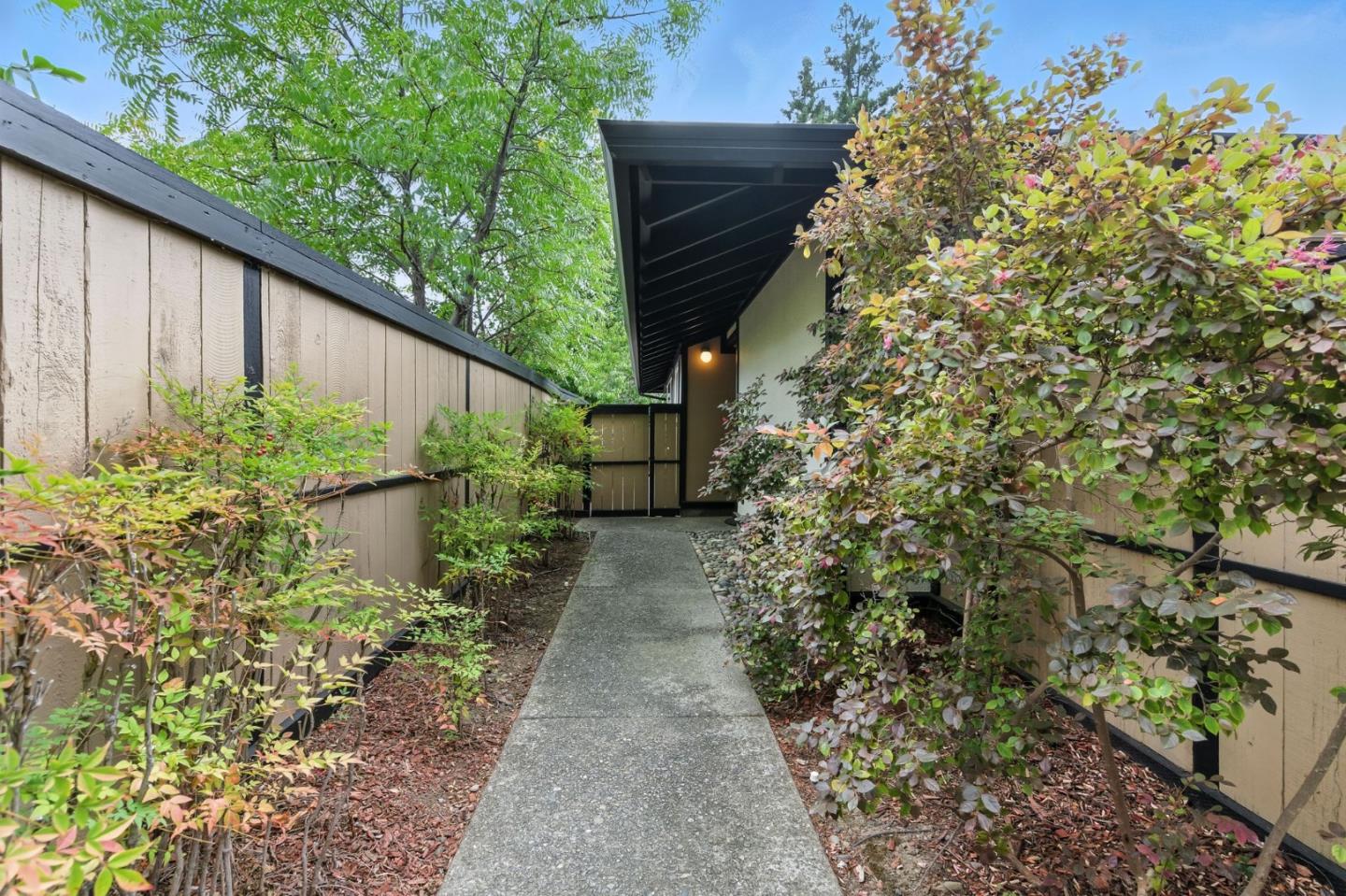 Detail Gallery Image 32 of 39 For 1180 Blackberry Ter, Sunnyvale,  CA 94087 - 2 Beds | 2 Baths