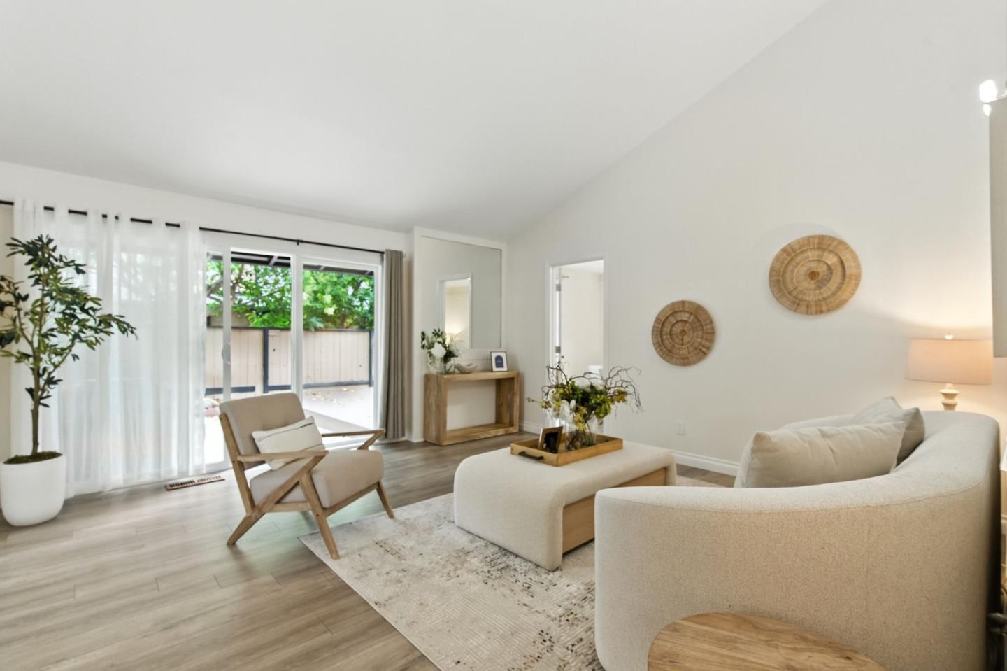 Detail Gallery Image 4 of 31 For 1180 Blackberry Ter, Sunnyvale,  CA 94087 - 2 Beds | 2 Baths