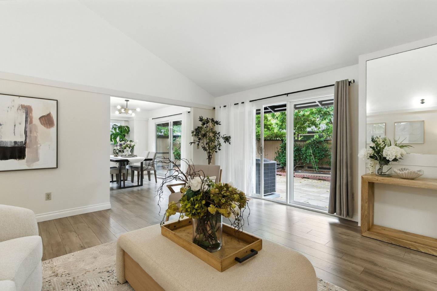 Detail Gallery Image 6 of 31 For 1180 Blackberry Ter, Sunnyvale,  CA 94087 - 2 Beds | 2 Baths