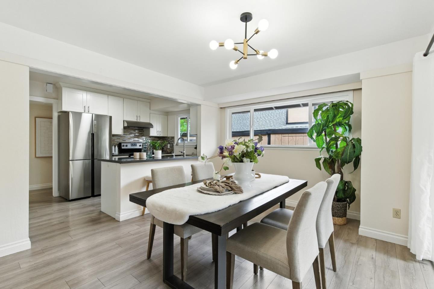 Detail Gallery Image 7 of 31 For 1180 Blackberry Ter, Sunnyvale,  CA 94087 - 2 Beds | 2 Baths