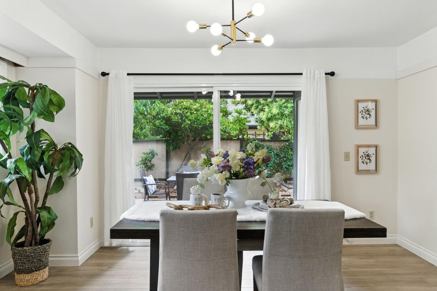 Detail Gallery Image 8 of 31 For 1180 Blackberry Ter, Sunnyvale,  CA 94087 - 2 Beds | 2 Baths