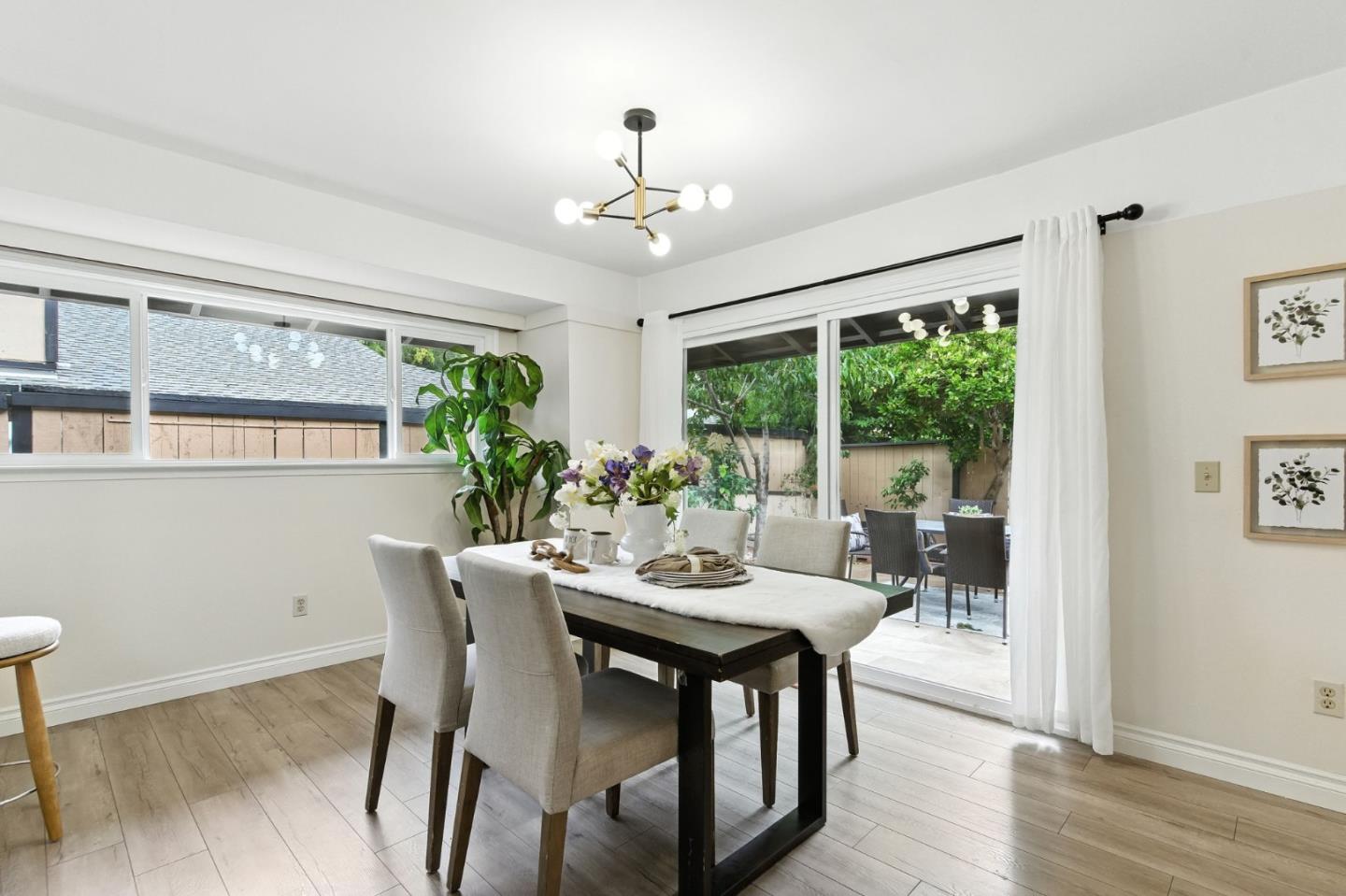 Detail Gallery Image 9 of 31 For 1180 Blackberry Ter, Sunnyvale,  CA 94087 - 2 Beds | 2 Baths