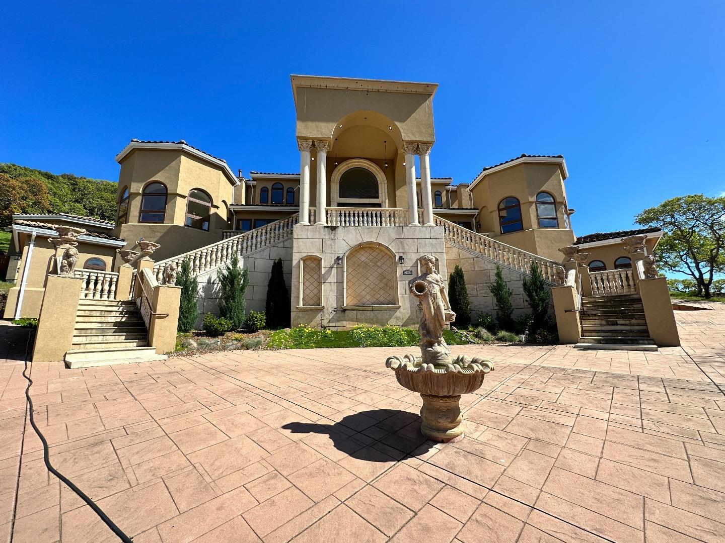 Detail Gallery Image 1 of 26 For 734 Bridle Ridge Ct, Fairfield,  CA 94534 - 5 Beds | 6 Baths