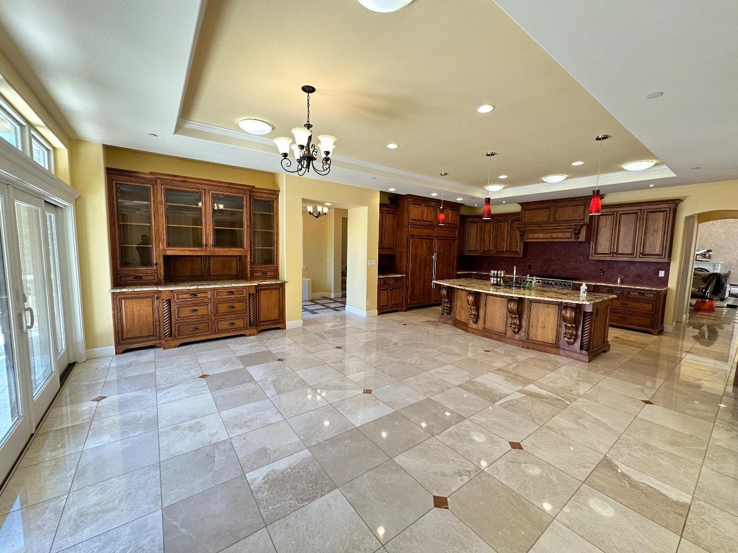 Detail Gallery Image 13 of 26 For 734 Bridle Ridge Ct, Fairfield,  CA 94534 - 5 Beds | 6 Baths