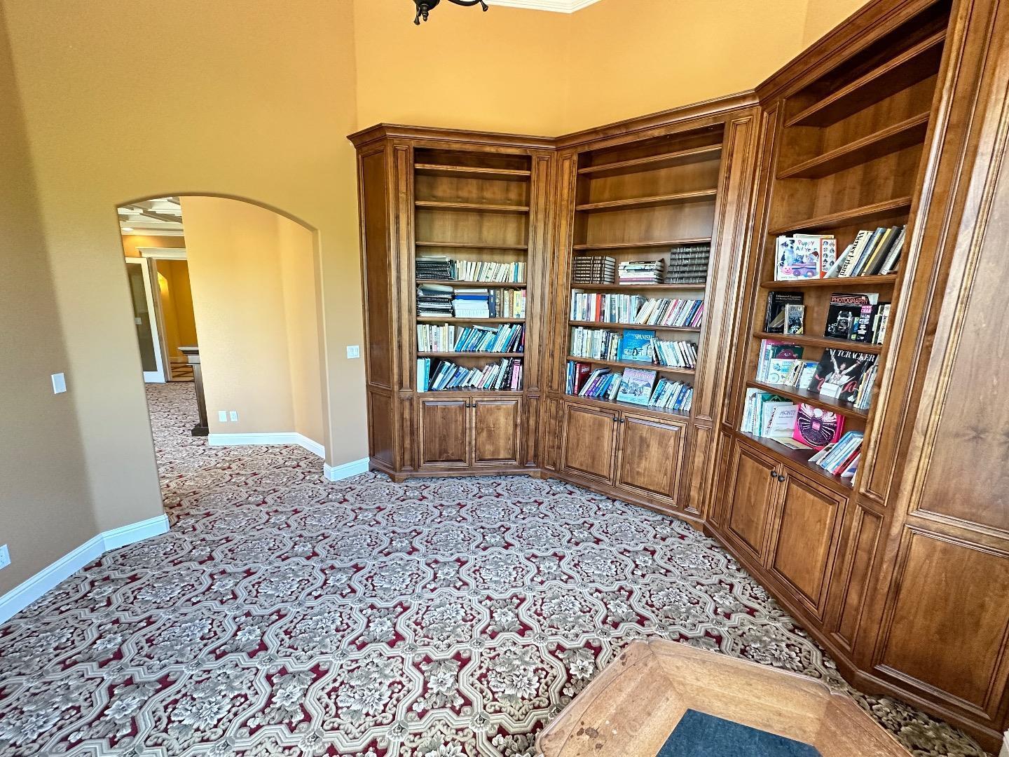 Detail Gallery Image 16 of 26 For 734 Bridle Ridge Ct, Fairfield,  CA 94534 - 5 Beds | 6 Baths
