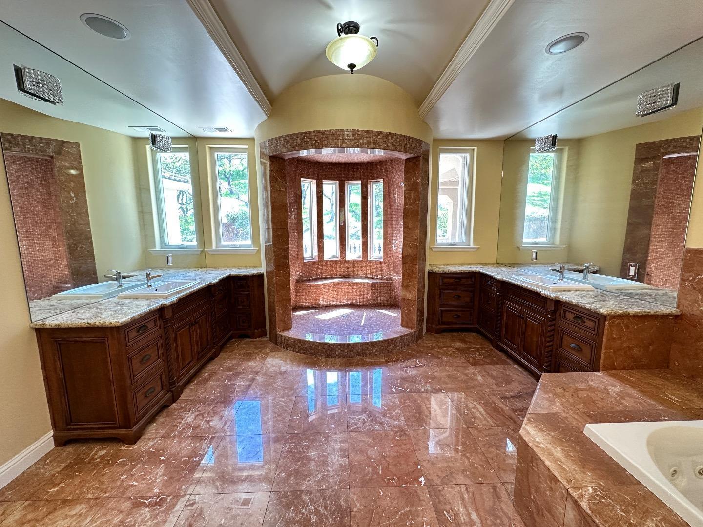 Detail Gallery Image 18 of 26 For 734 Bridle Ridge Ct, Fairfield,  CA 94534 - 5 Beds | 6 Baths