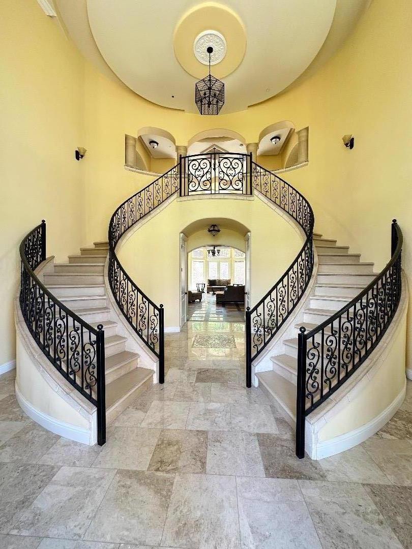 Detail Gallery Image 2 of 26 For 734 Bridle Ridge Ct, Fairfield,  CA 94534 - 5 Beds | 6 Baths