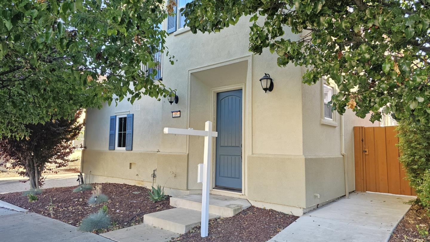 Detail Gallery Image 3 of 17 For 357 Cortona Way, Brentwood,  CA 94513 - 3 Beds | 2/1 Baths